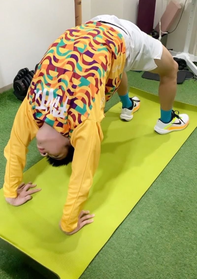 西川口パーソナルトレーニングジムベンチプレス100㎏コーススクワット